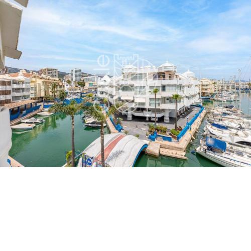PUERTO DE BENALMADENA HOLIDAY RENTALS VISTAS AL MAR Y YATES CON PISCINA Malaga