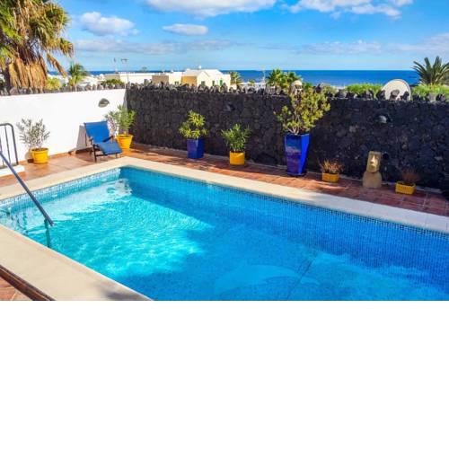 Puerto del Carmen Villa Sleeps 6 Pool Air Con WiFi