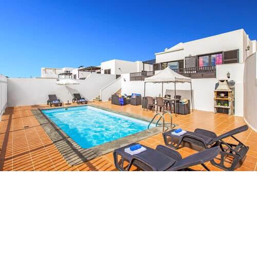Puerto del Carmen Villa Sleeps 6 with Pool Air Con and WiFi