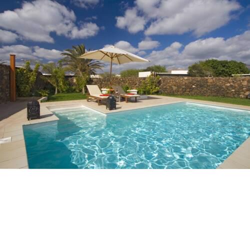 Puerto del Carmen Villa Sleeps 7 with Air Con
