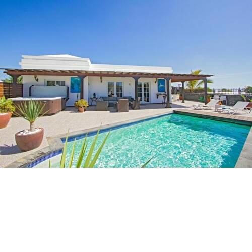 Puerto del Carmen Villa Sleeps 8 Pool Air Con WiFi