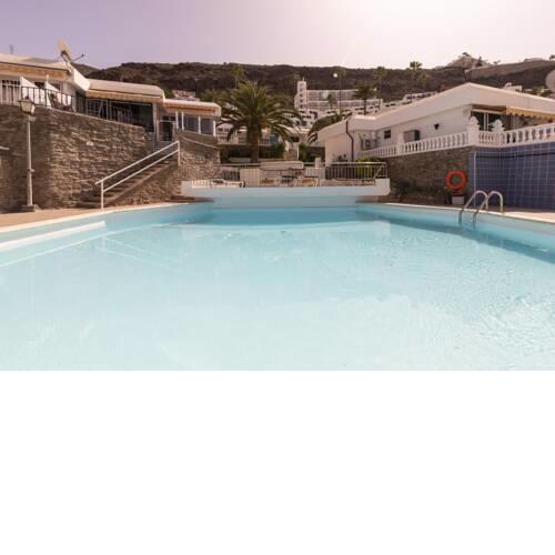 Puerto Rico con terraza y piscina by Lightbooking