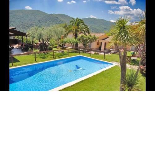 Pujarnol Villa Sleeps 12 with Pool and Air Con