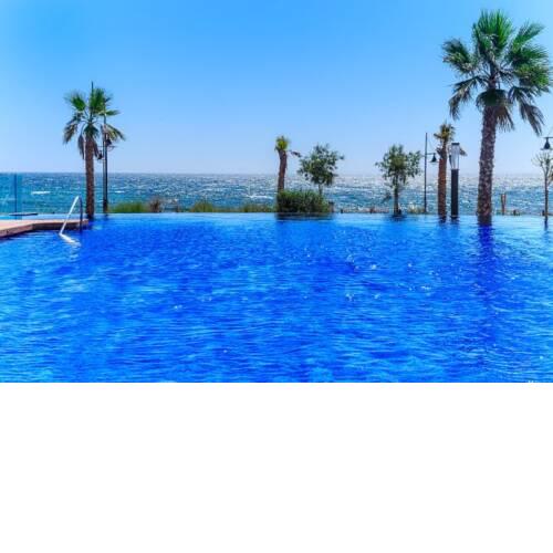 Punta Prima Apartment Sleeps 4 with Pool Air Con and WiFi