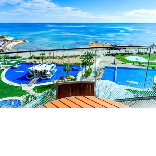 Punta Prima Apartment Sleeps 6 Pool WiFi