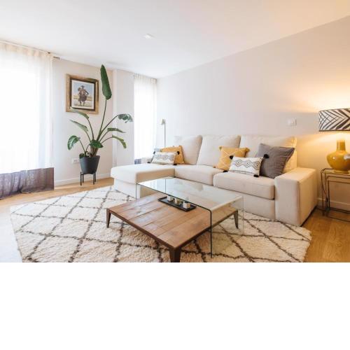 Pz triana amplio, moderno y luminoso apt 2d 2b