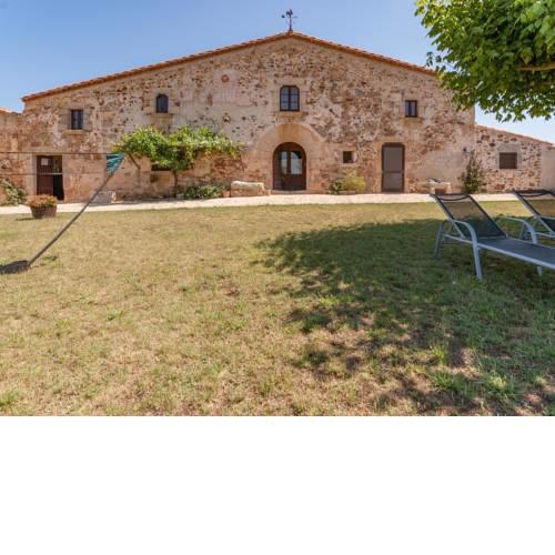 Quaint Country House in Cassa de la Selva with Swimming Pool