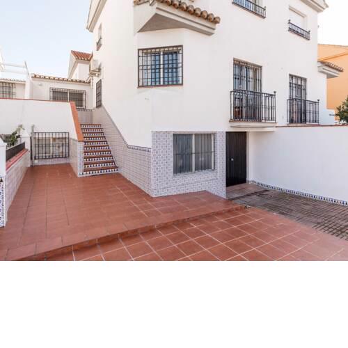 Quaint Holiday Home in Churriana de la Vega with Patio