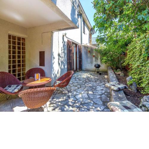 Quaint Holiday Home in Pula with Terrace