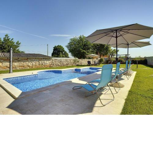 Quaint Holiday Home in Vodnjan with Pool