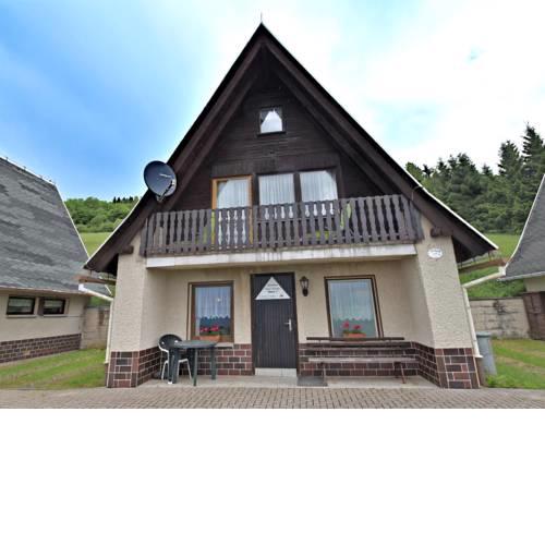 Quaint Holiday Home with Private Balcony in Trusetal Germany
