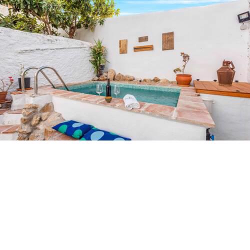 Quaint holiday home with private pool near Periana sleeps five