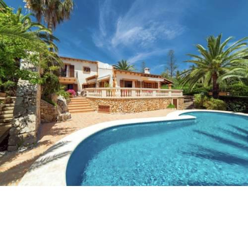 Quaint Villa in Son Servera with Swimming Pool