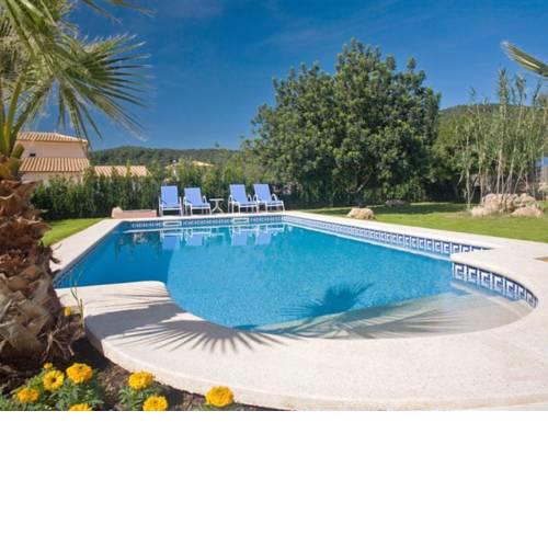 Quaint Villa with Jacuzzi in Sa Pobla