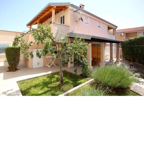 Queen beach Nin apartments Venera