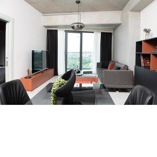 Queen Residence By A