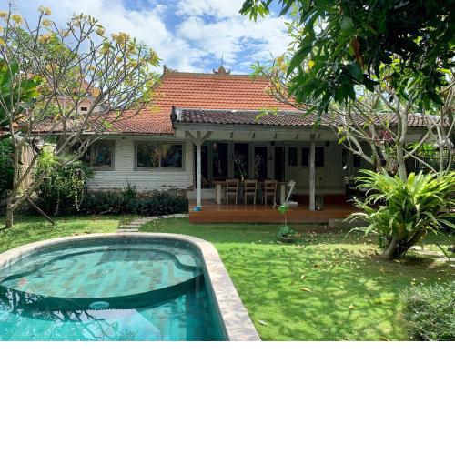 Quiet 3 BR-3 bathroom villa in heart of Canggu