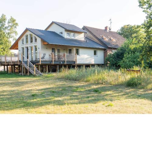 Quiet holiday home in Winsen an der Aller with large balcony