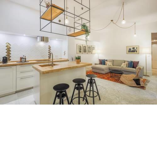 Quiet & modern apartment in typical Sevilla house