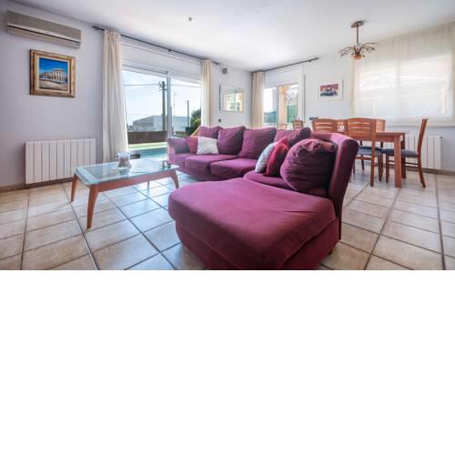 R103 Villa con piscina in Segur de Calafell
