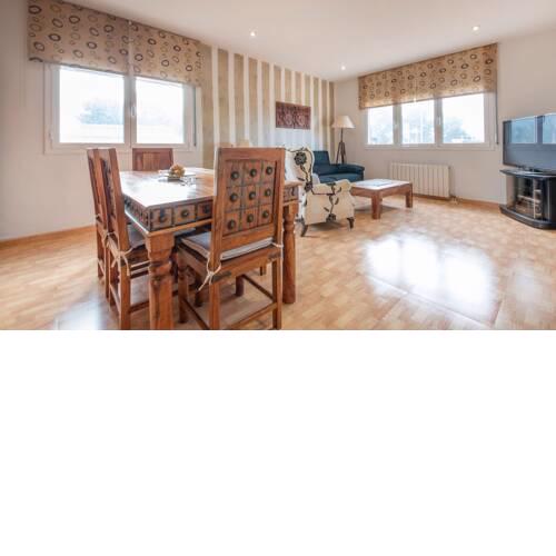 R105 Villa con piscina y gran patio