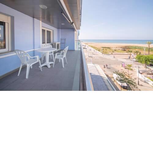 R107 Beachfront Apartment in Calafell