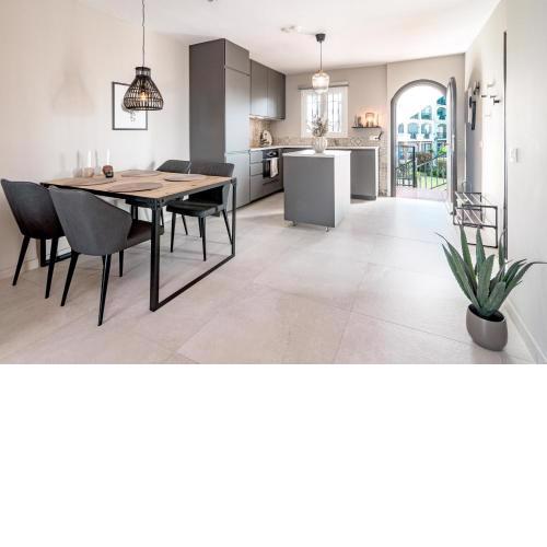 RDM33-2 bed apartment close to beach