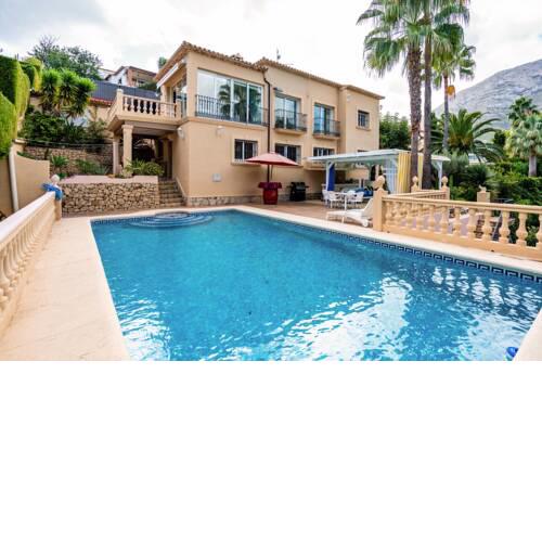 Real Villa Sleeps 6 with Pool Air Con and WiFi