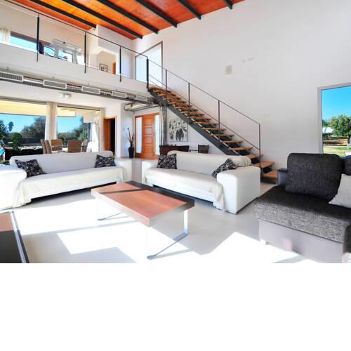 Recently built country house in a minimalist style, private pool detached