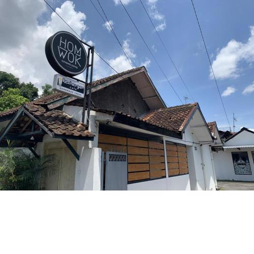 Recharge Cafe & Garasi Homestay