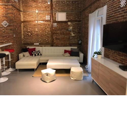 Red brick loft for 6