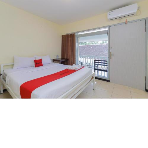 RedDoorz at CBR Residence Blimbing