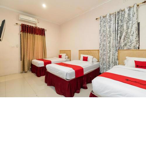 RedDoorz At Fella Homestay Medan
