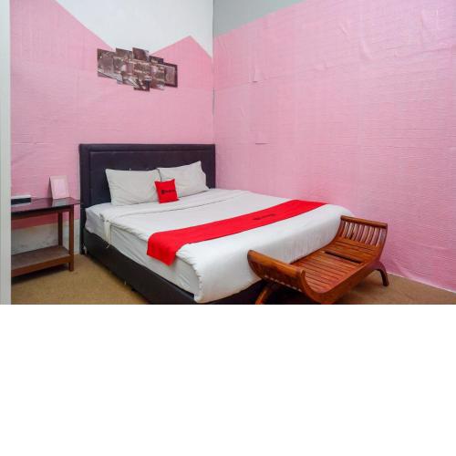 RedDoorz At Golden Inn Tugu Yogyakarta