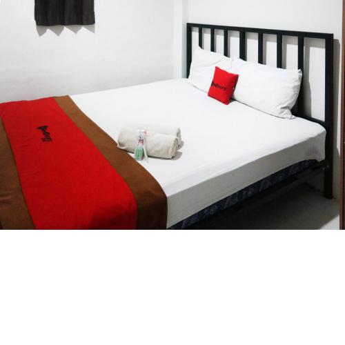 RedDoorz at Jalan Somba Opu Losari