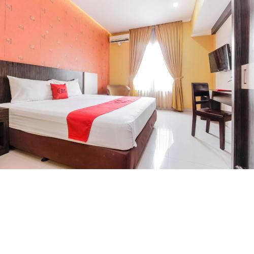 RedDoorz at La Mega near Pasar Pagi Cirebon