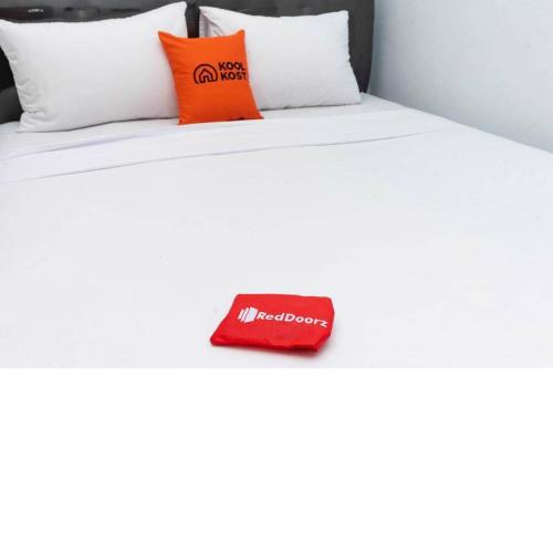 RedDoorz Brand MAN12045 RedDoorz near Megamall Manado