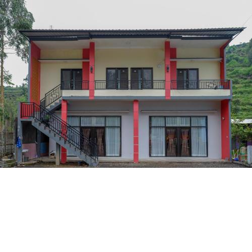 RedDoorz @ Gerbang Dieng Plateau Area