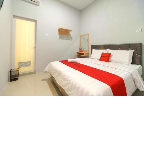 RedDoorz @ Helvetia Medan 2