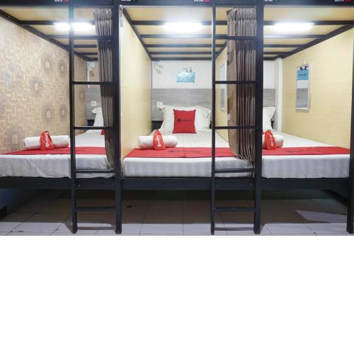 RedDoorz Hostel @ Borobudur Street