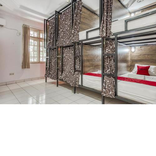 RedDoorz Hostel @ Feliz Noche Cengkareng