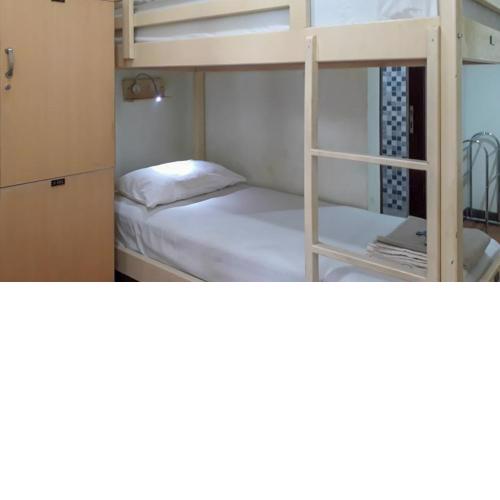 RedDoorz Hostel @ Manado Green Hostel