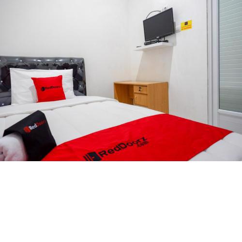 RedDoorz Hostel near Kota Lama Semarang