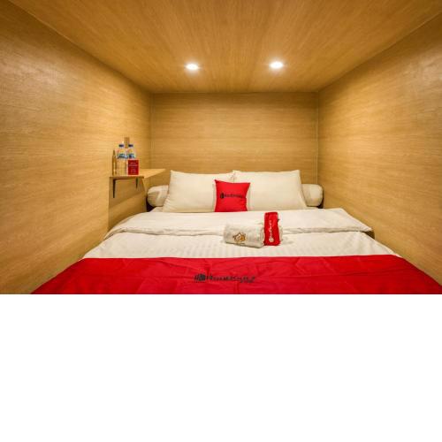 Reddoorz Hostel near Malang Train Station 3