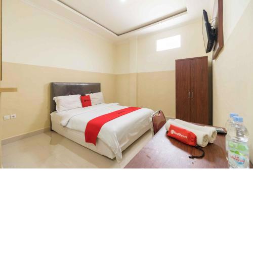 RedDoorz @ Jalan Wayhitam Pakjo