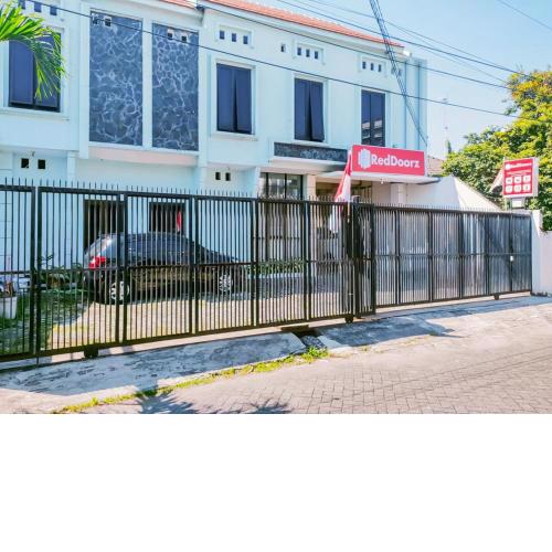 RedDoorz @ Jemursari Surabaya 2