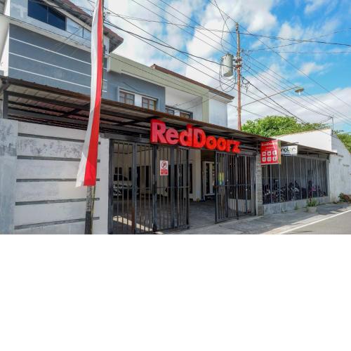 RedDoorz @ Kratonan Solo