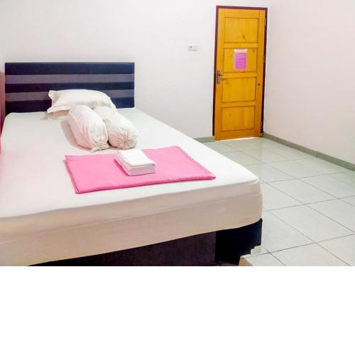 RedDoorz @ Makarios Hotel Poso