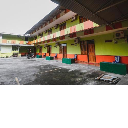 RedDoorz @ Malalayang Manado