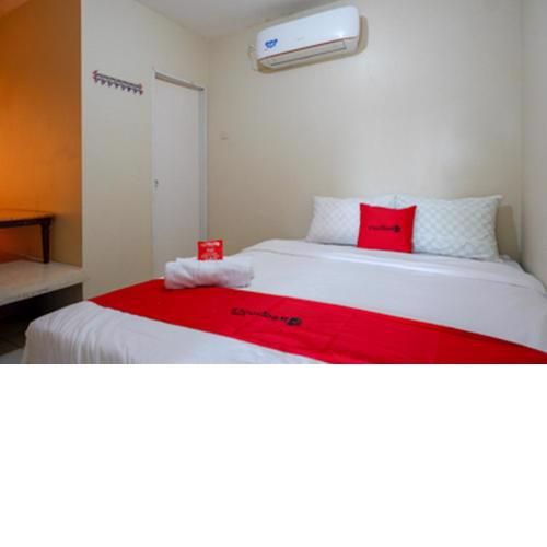 RedDoorz near Ahmad Yani Monument Park Kudus